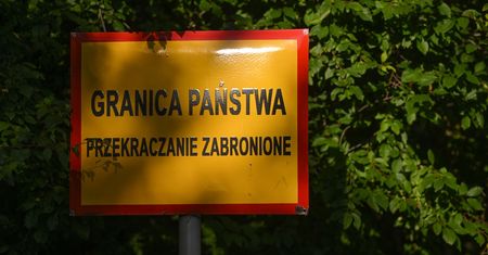 Kosztowny spacer pary turystów. Zostali przyłapani kamerą drona