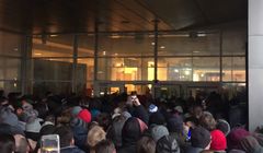 Odwołano promocję w Mi Store Xiaomi w Galerii Mokotów. Ogromny tłum klientów zaskoczył organizatorów (wideo)