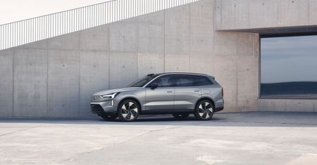 Volvo EX90 trafi do klientów bez kluczowych funkcji. Szef marki twierdzi, że to normalne