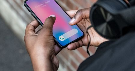 iPhone złamany. iOS 12.4 przywrócił znaną lukę, umożliwia jailbreak