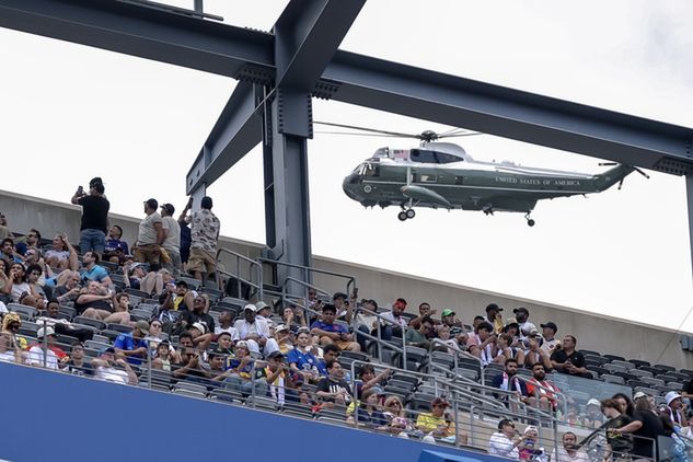 Donald Trump udał się na finał KMŚ helikopterem i lądował blisko stadionu (fot. EPA/JUSTIN LANE)