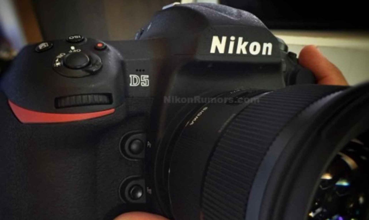 Jestem Nikon D5. Pojawiły się pierwsze zdjęcia nowej lustrzanki