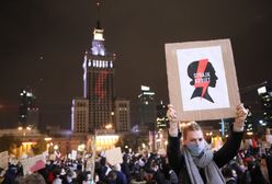 Strajk Kobiet w Warszawie. 37 osób zatrzymanych. Policja mówi o "spokojnym proteście"