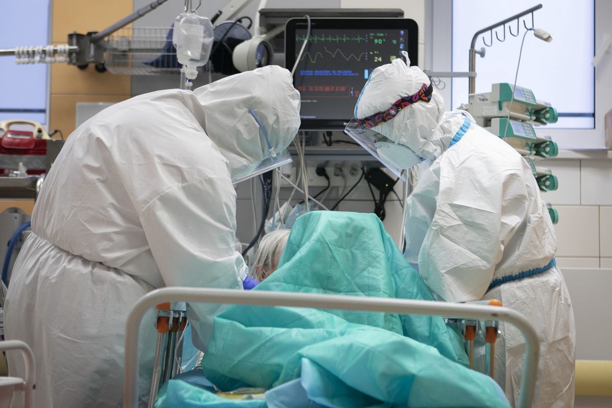 Brakuje medyków w szpitalu tymczasowym na Ursynowie