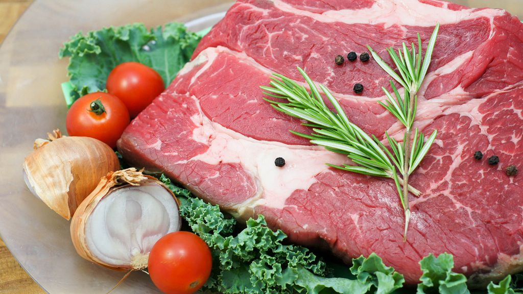 Surowa łopatka wołowa bez kości (samo mięso)