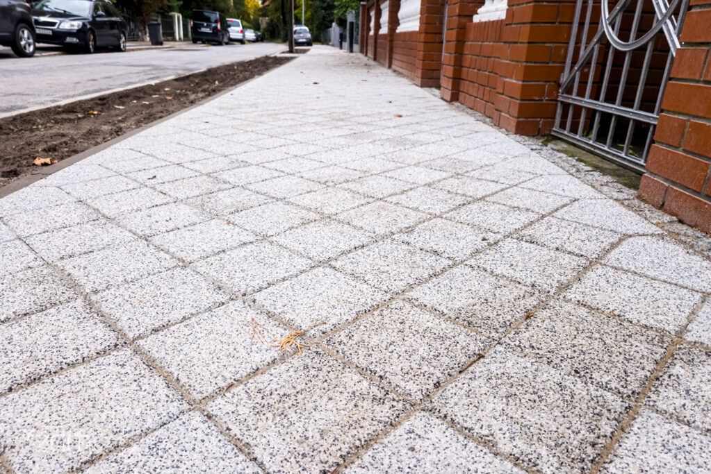 Poznań: Ponad milion złotych na poprawę infrastruktury pieszej. Wyremontowano kolejne chodniki