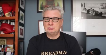 Oglądają go tysiące osób. Zdradził ile zarobił na Youtube