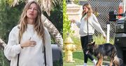 Ciężarna Gisele Bundchen spaceruje z psem, ukrywając ciążowe krągłości pod obszerną bluzą