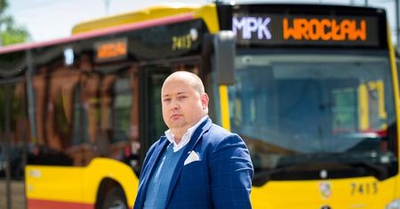 Wrocław. PiS chce odwołania prezesa MPK. Radni prezydenta murem za Krzysztofem Balawejderem