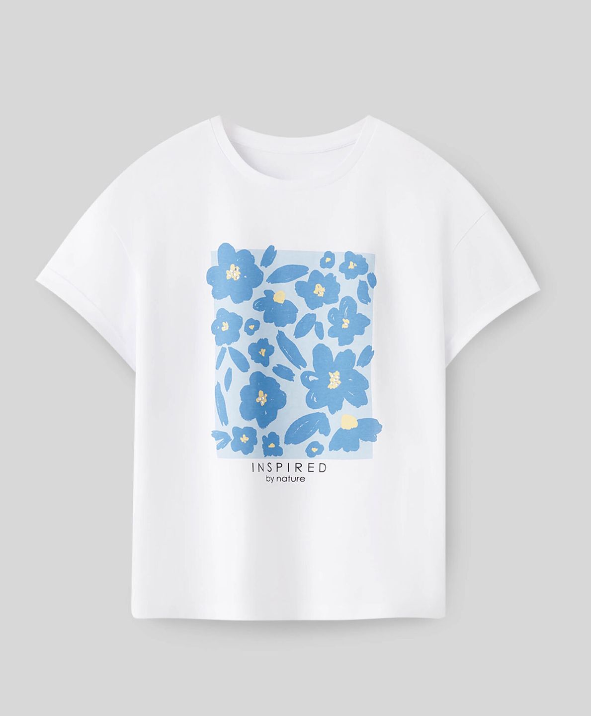 Biały T-shirt na wiosnę