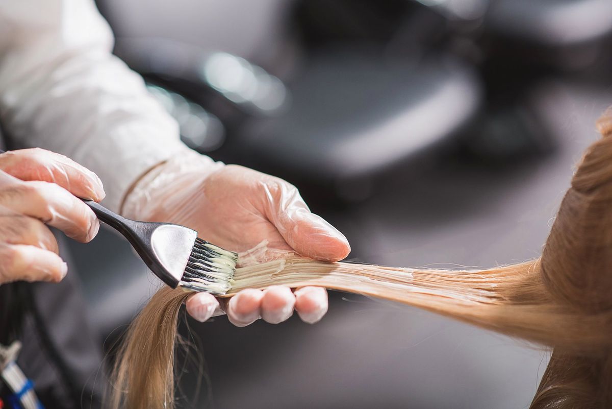 Wydają kilkadziesiąt tysięcy na fryzjera. Naukowcy badają tendencje wśród kobiet