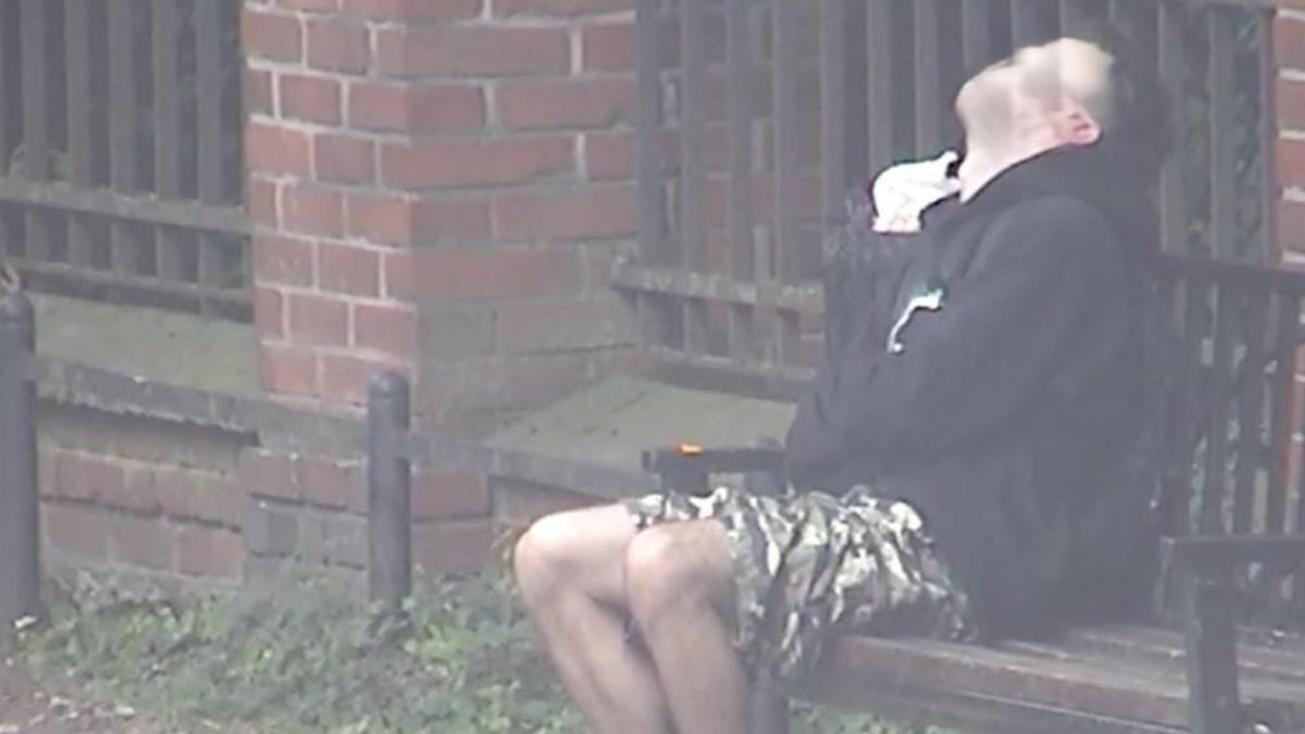 Operatorka monitoringu zwróciła uwagę na nietypowe zachowanie chłopaka. Jej czujność prawdopodobnie uratowała mu życie