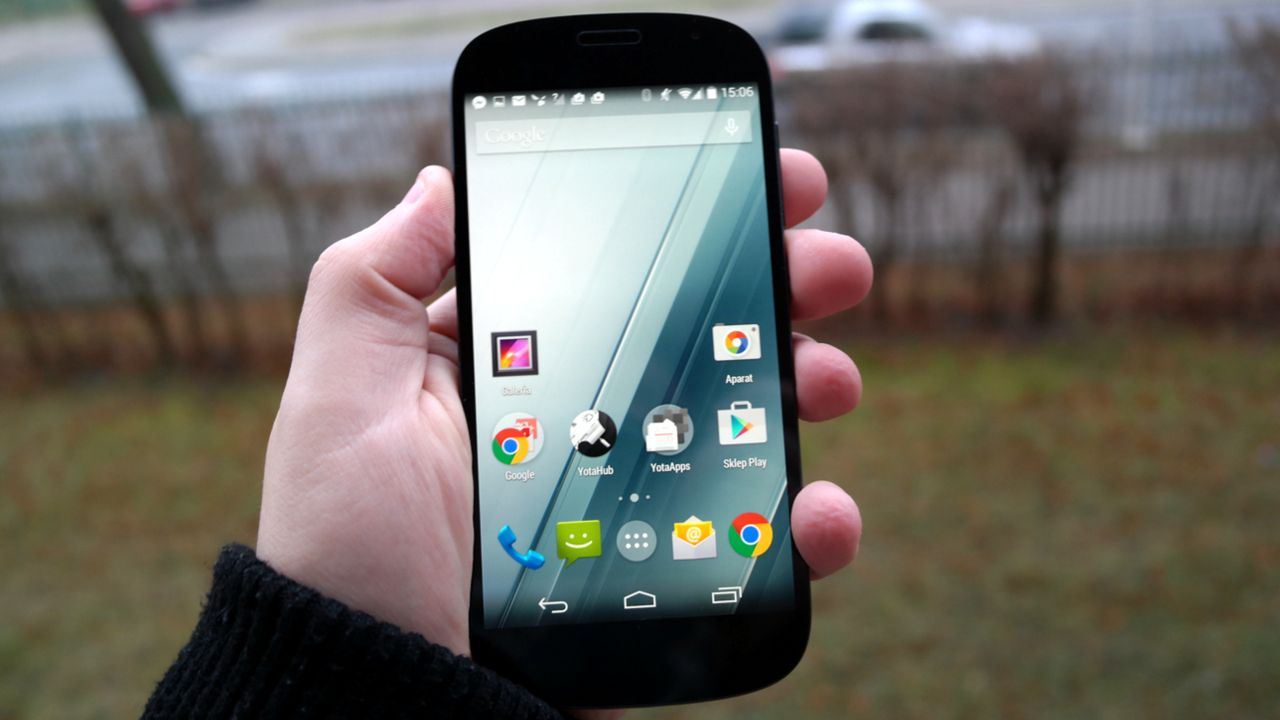 YotaPhone 2 - jak sprawuje się połączenie smartfona z czytnikiem ebooków? [pierwsze wrażenia] 4