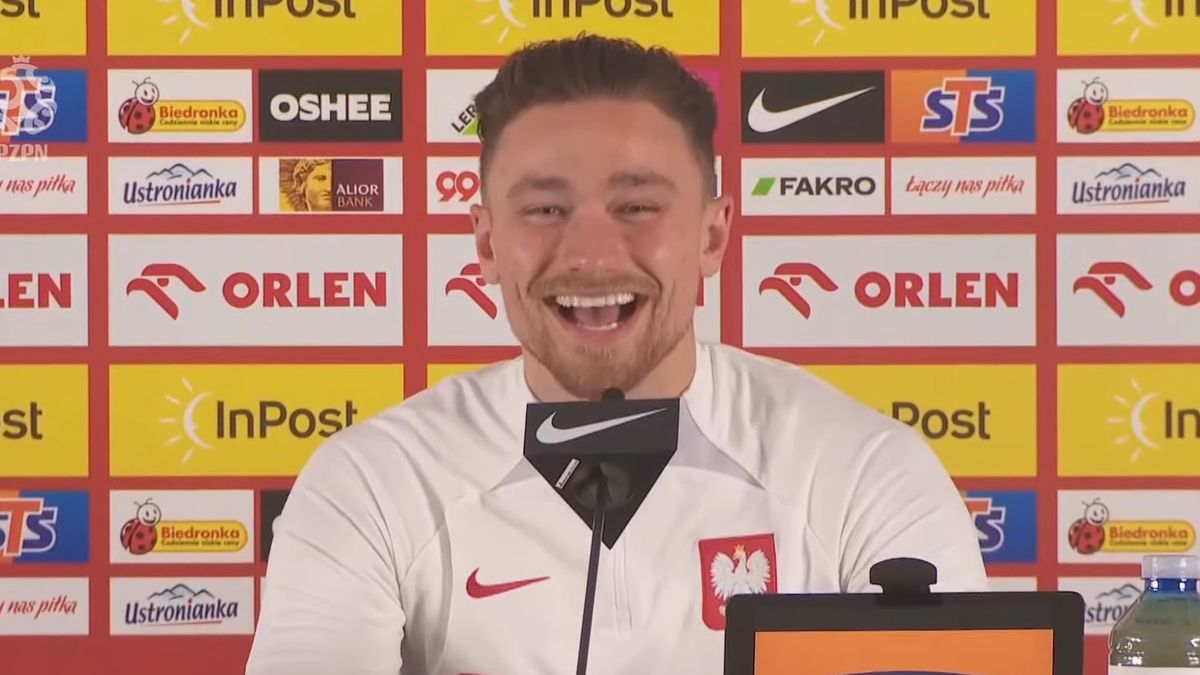 YouTube / Łączy nas piłka / Matty Cash na konferencji reprezentacji Polski