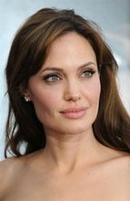 Angelina Jolie: Poczekajcie z krytyką