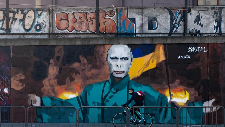 Internauci zarzucają artyście promowanie zbrodniarza wojennego 