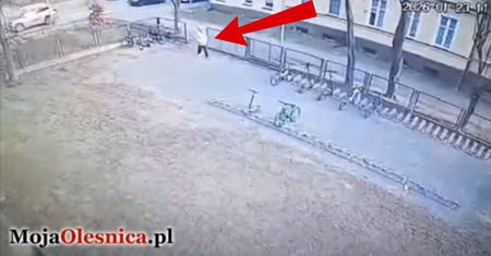 Wszedł na teren szkoły. I nagle coś takiego. "Wiemy, kim jesteś"
