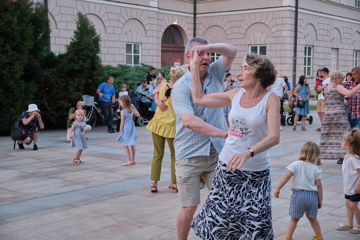 Potańcówka na placu Litewskim z Maciejową Kapelą