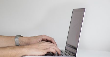 Ile procent Polaków ma dostęp do Internetu?