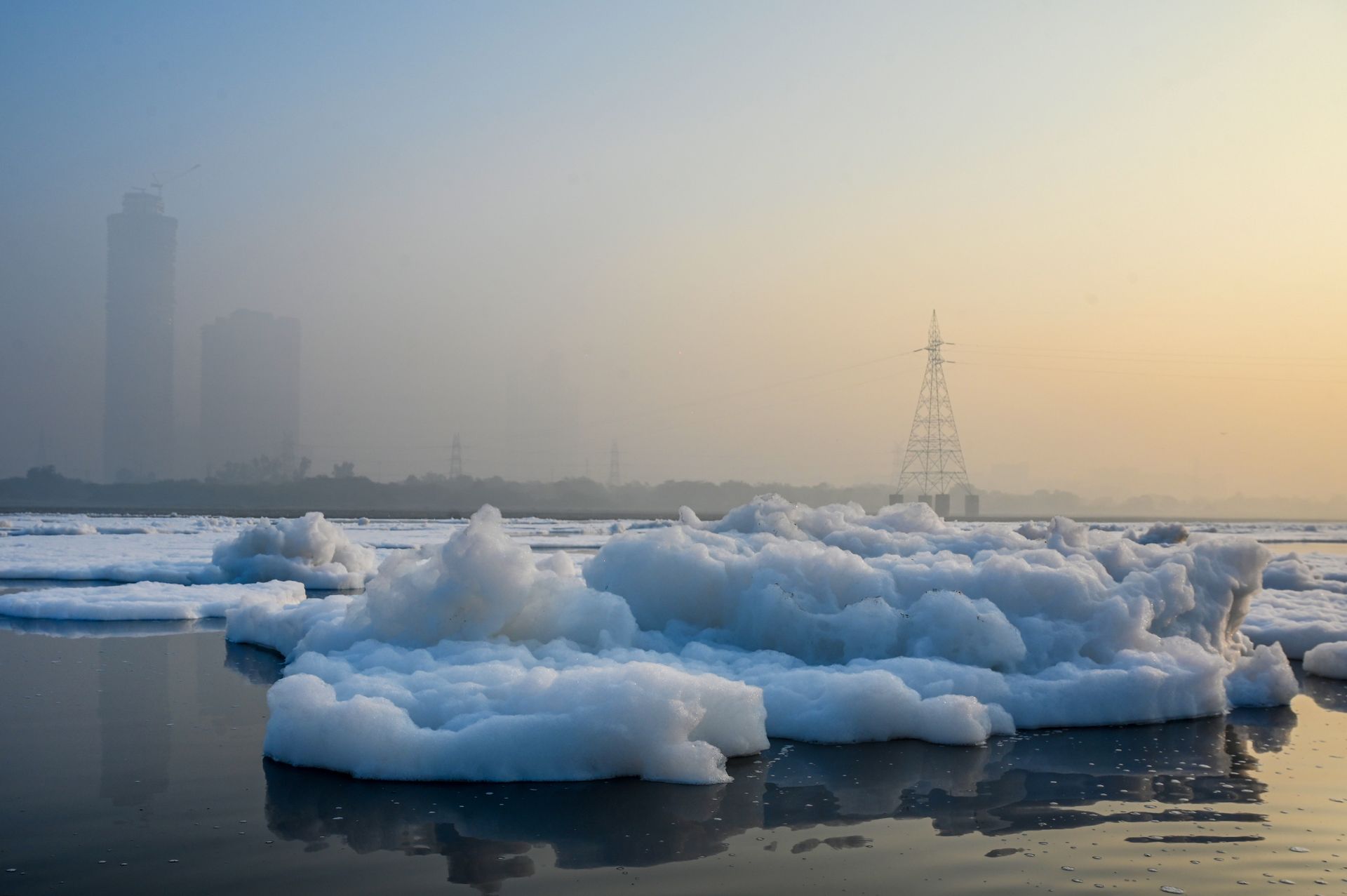 wiadomości,aktualności,WP Wiadomości Miliony ludzi bez wody. Indyjska stolica leży nad toksycznym ściekiem