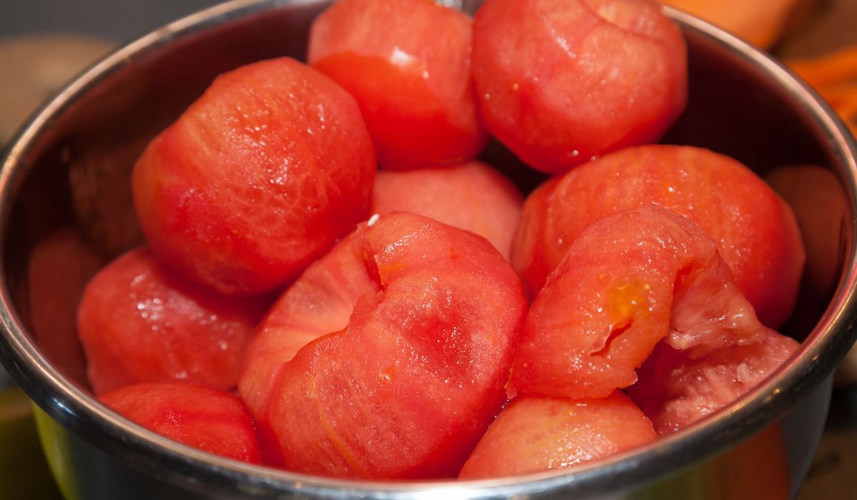Podstawą przecieru będą świeże i obrane pomidory - Pyszności; Foto Canva.com