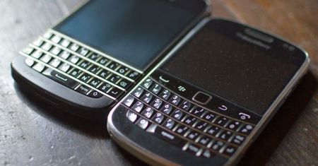 Gra o tron: BlackBerry 9900 Bold vs. BlackBerry Q10