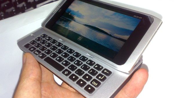 Pierwszy smartfon z MeeGo w 2011 roku 1