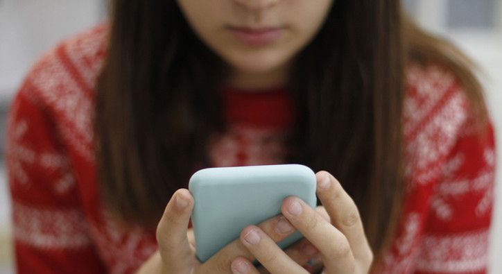 Badania NASK: Nastolatki w sieci spędzają 12 godzin dziennie. Dla większości internet jest jedyną formą spędzania wolnego czasu