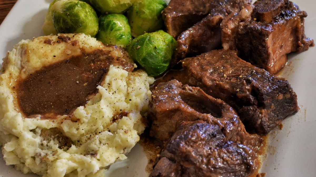 Duszone żeberka wołowe bez kości (II klasa mięsa)