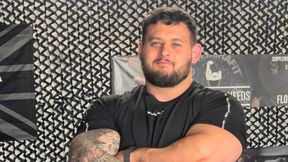 Był bezdomny i spał w stodole. Teraz walczy o miliony