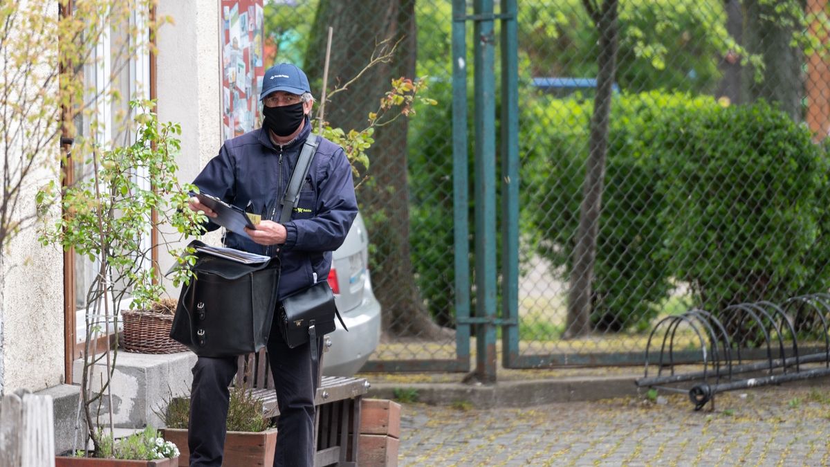 Poczta traci zlecenia na doręczanie świadczeń z ZUS.