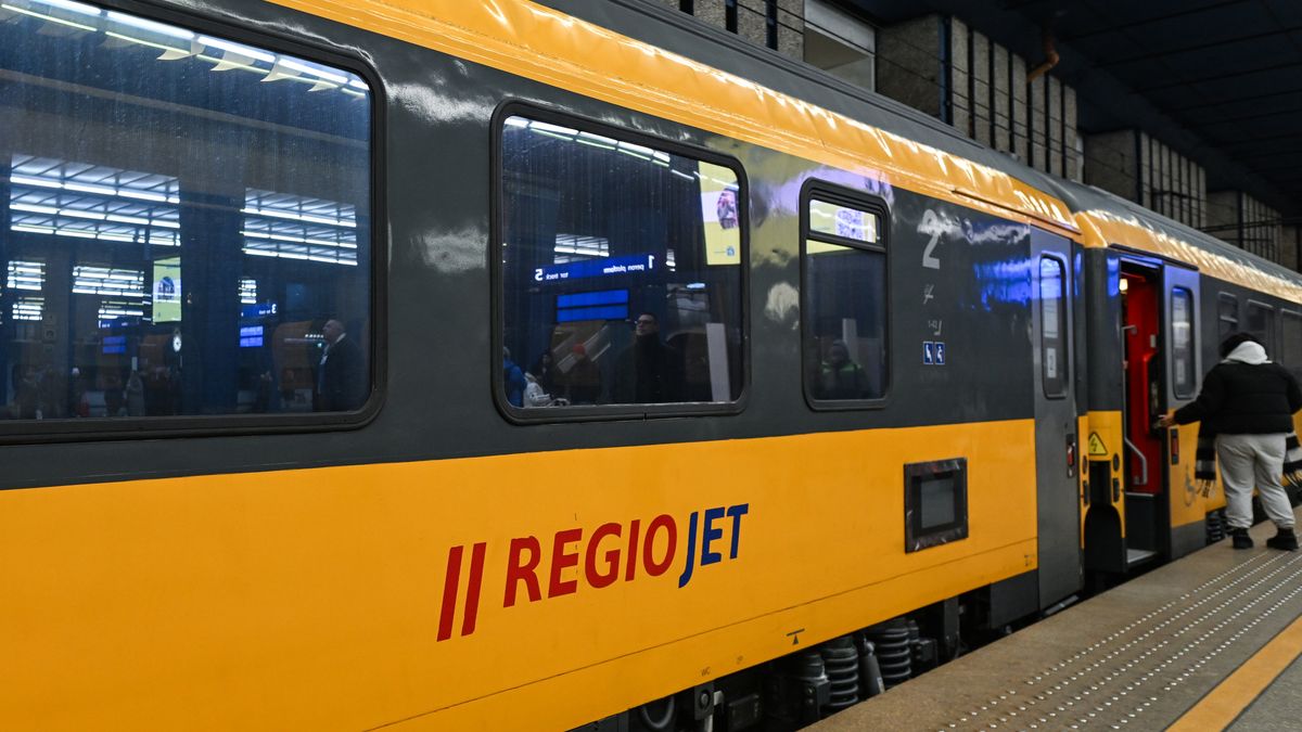 WARSAW, POLAND  JANUARY 17: Brightyellow RegioJet passenger coaches are stationed at the platform of Warsaw Central railway station in Warsaw, Poland, on January 17, 2026.RegioJet, the Czech private rail operator, continues to expand its services, connecting Warsaw with major cities across Central Europe. (Photo by Artur Widak/NurPhoto via Getty Images)