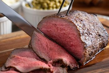 To idealne mięso na pieczeń. Nie wymaga wielogodzinnego marynowania ani długiego duszenia