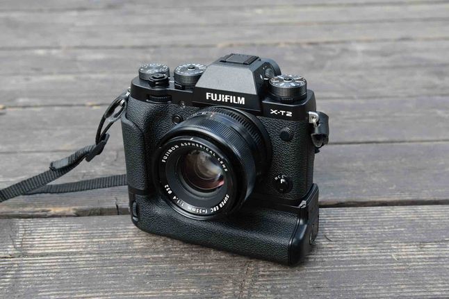 Fujifilm X-T2 z pionowym uchwytem