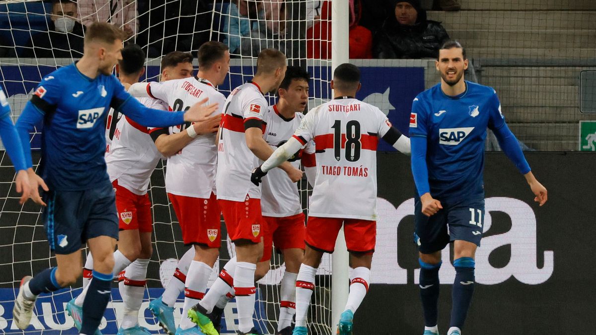 Zdjęcie okładkowe artykułu: PAP/EPA / Ronald Wittek / Na zdjęciu: radość piłkarzy VfB Stuttgart