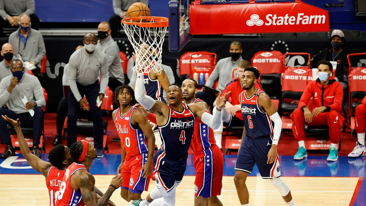 Mecz Philadelphia 76ers - Washington Wizards Na zdjęciu Russell Westbrook (nr 4) oddający rzut