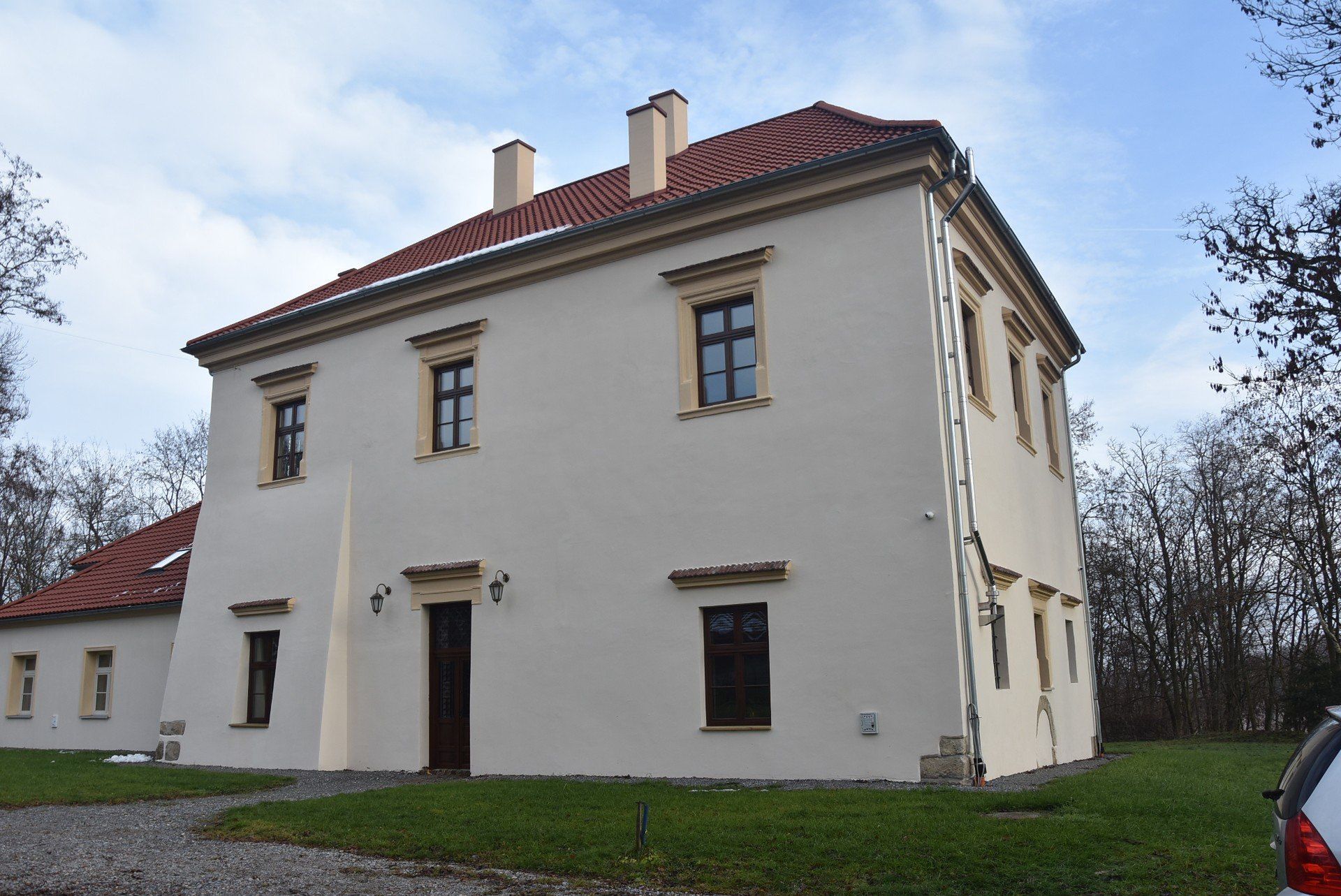 Dwór w Jakubowicach został uratowany przed zniszczeniem