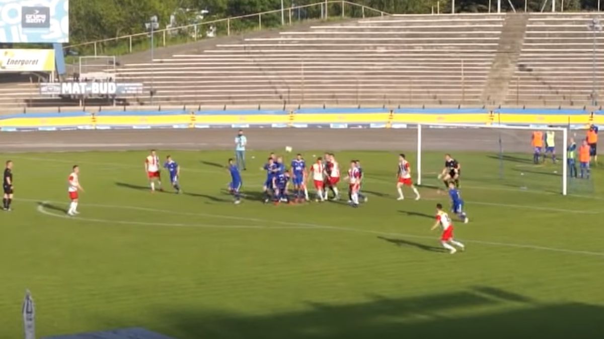 Zdjęcie okładkowe artykułu: YouTube / 60skndTV / Na zdjęciu: kadr z meczu Unii Tarnów z Limanovią