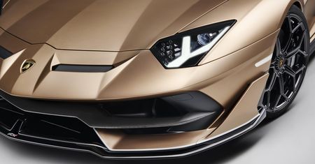 Podeptał lamborghini w Warszawie. Właściciel obiecuje 10 tys. zł za wskazanie wandala