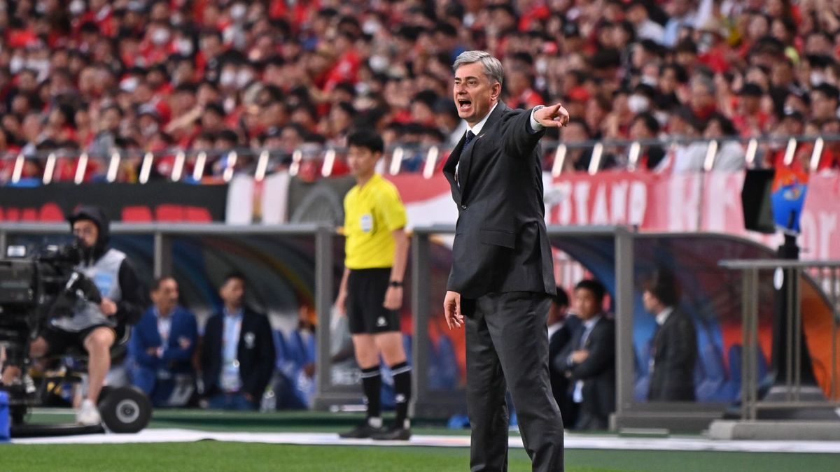 Getty Images / KENTA HARADA / Na zdjęciu: Maciej Skorża (Urawa Red Diamonds) w finale Azjatyckiej Ligi Mistrzów