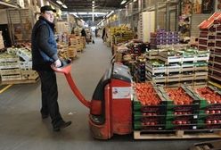 Racjonowane warzywa w Wielkiej Brytanii, drożyzna w Polsce. "Musimy przetrwać luty"