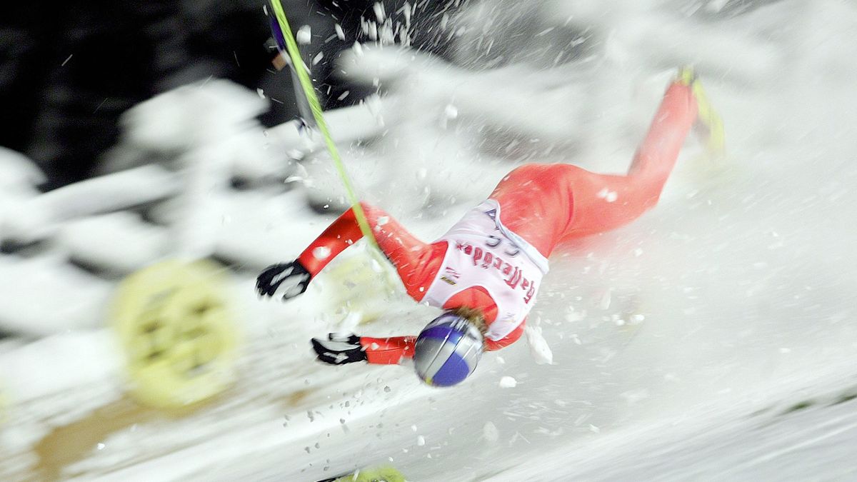 Zdjęcie okładkowe artykułu: Getty Images / Alexander Hassenstein/Bongarts / Wypadek Thomasa Morgensterna na skoczni w Kuusamo w 2003 roku