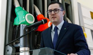 Maksymalne ceny paliw. Rząd włącza do akcji skarbówkę