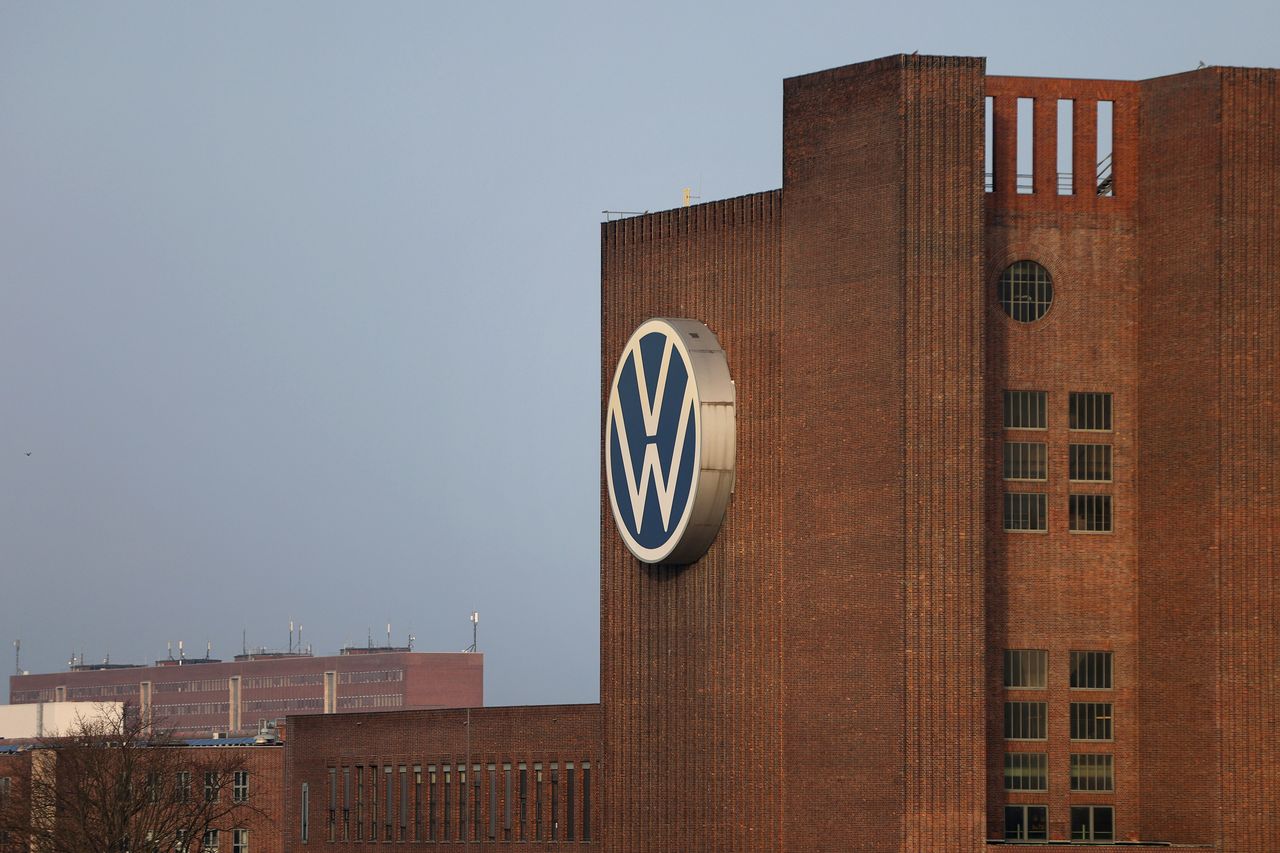 Volkswagen rozważa sprzedaż udziałów w klubach piłkarskich. Liczy się każdy grosz