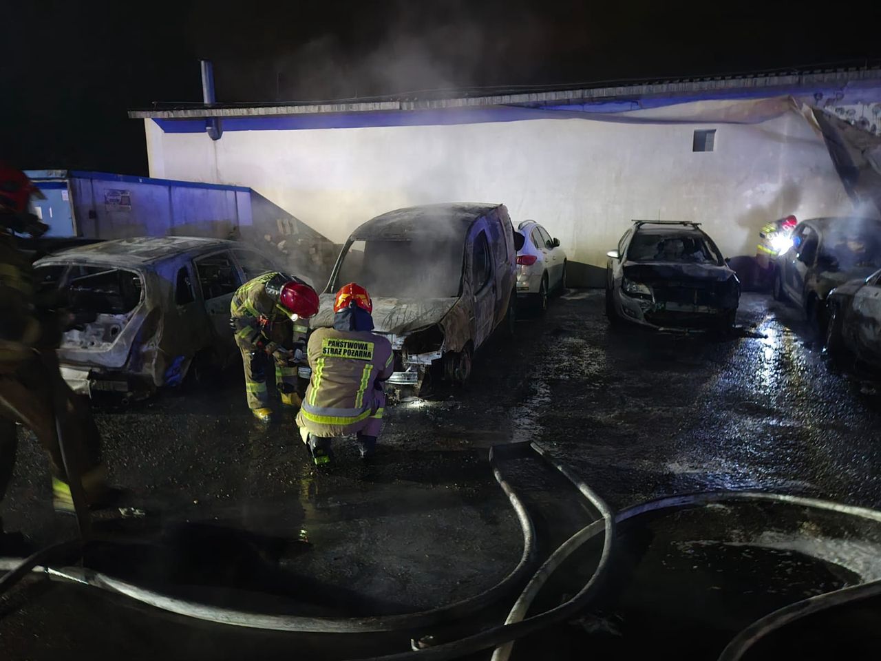 Dramatyczna noc w Katowicach. Strażacy mieli pełne ręce roboty