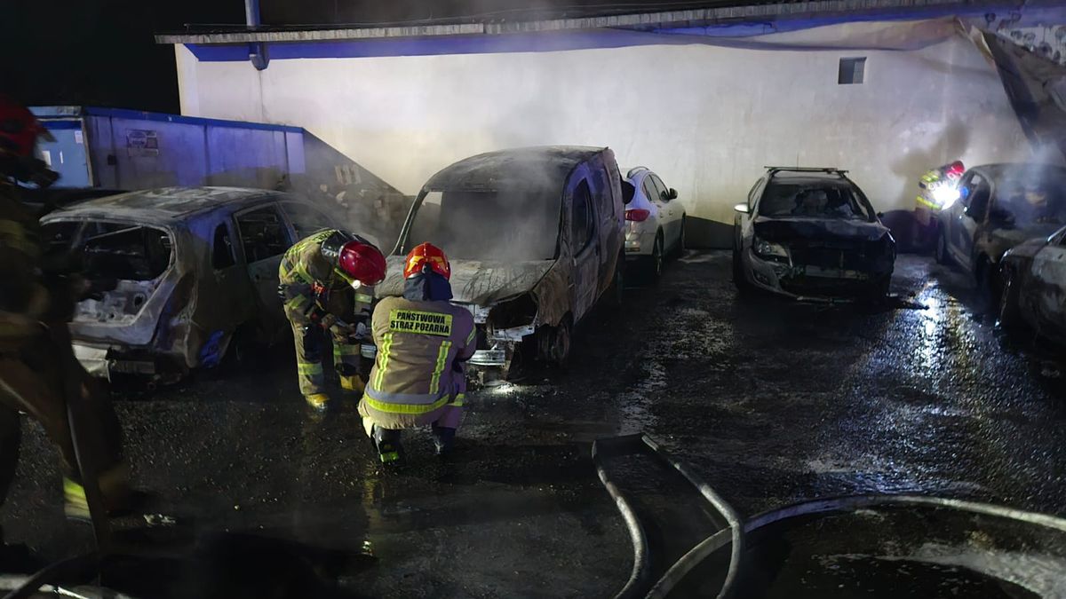 Masowy pożar aut w Katowicach