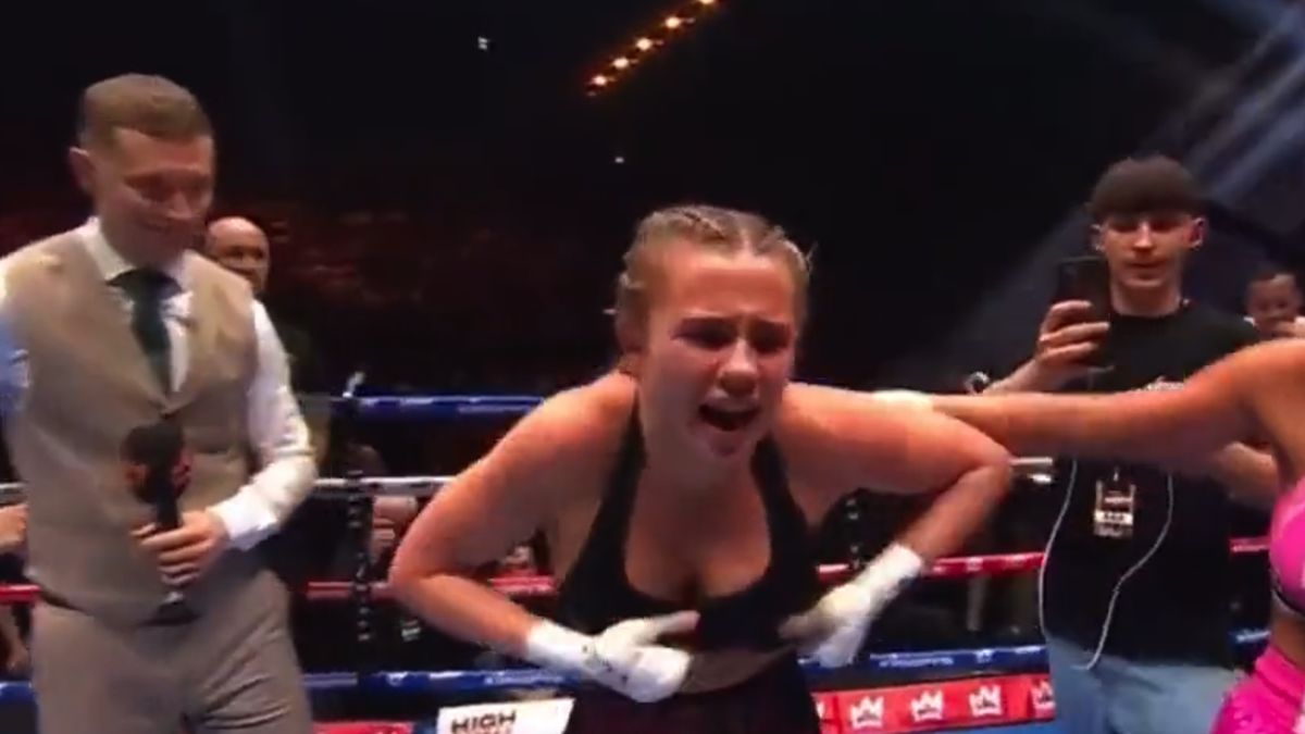 Daniella Hemsley pokazała biust po walce z Polką