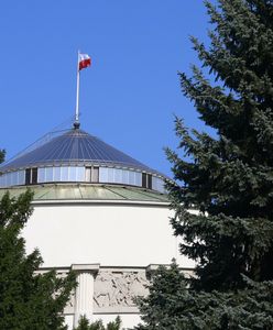 Podawał się za znanego polityka. Wyłudził 5 mln złotych