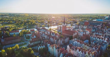 Mało doceniane polskie miasto. Może pochwalić się "nówką-starówką"