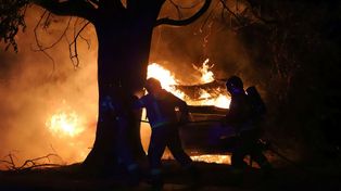 Nocny pożar w centrum Wrocławia. Przyczepa kempingowa płonęła niczym pochodnia
